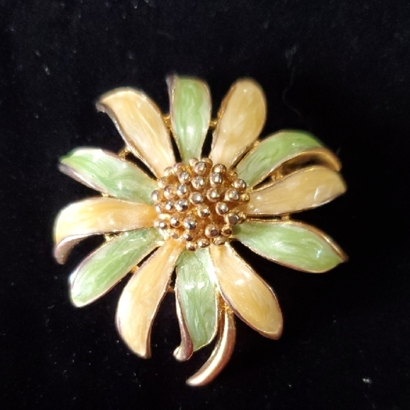 Vintage 70's Gold and Green Floral Brooch with Dimensional Petals - Picture 1 of 3